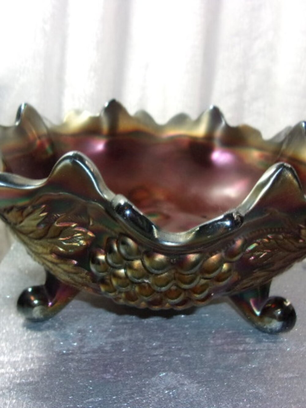 H-430 VINTAGE NORTHWOOD AMETHYST GRAPE&CABLE CARNIVAL GLASS BOWL